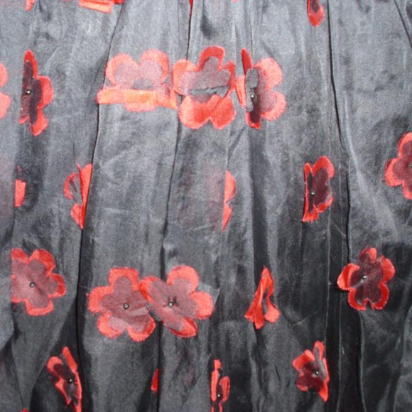 3D floral embroidered black silk full skirt midi - Picture 3 of 4